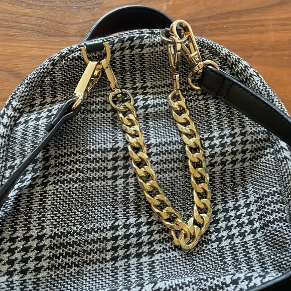 Guess convertible mini backpack crossbody - Picture 5 of 13